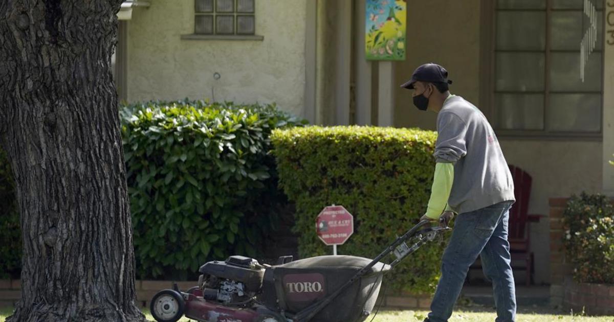 California rules signal end of road for high-pollution trucks and gas-powered lawn mowers - CBS News