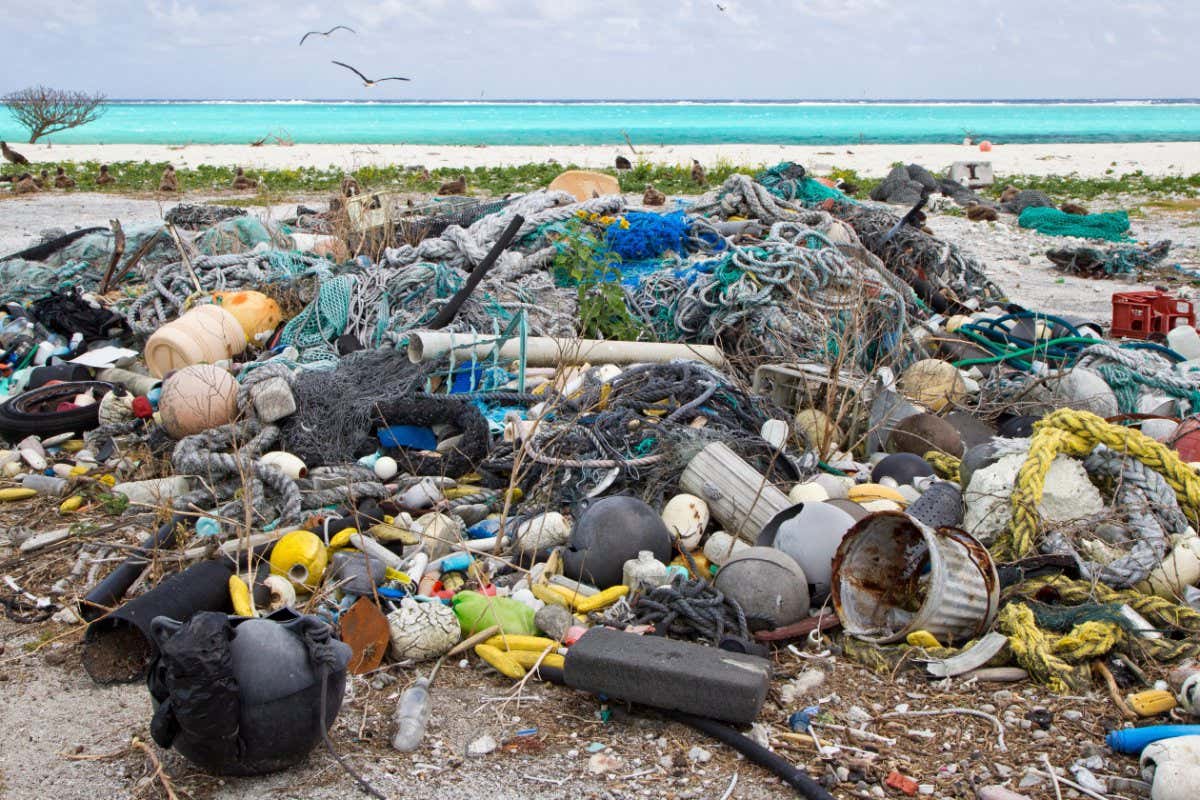 Plastic pollution: Global treaty drafted to end plastic pollution | New Scientist