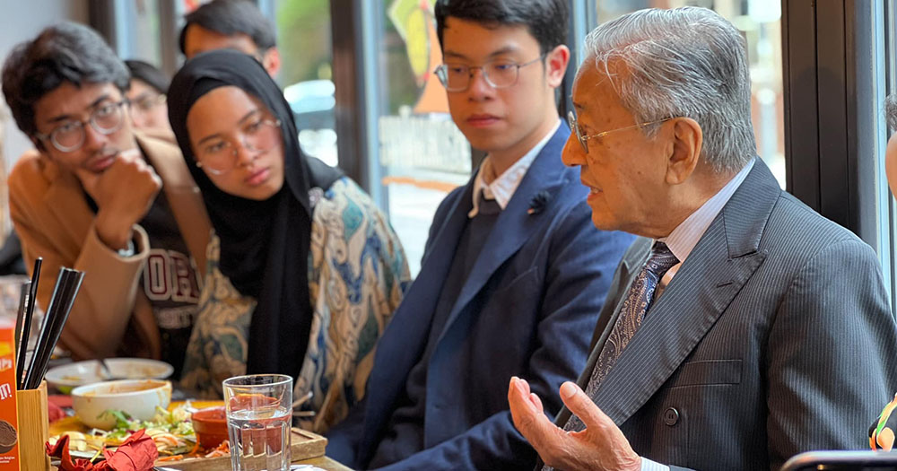Mahathir talks about Pedra Branca, rule of law, & climate change at Oxford Union - Mothership.SG - News from Singapore, Asia and around the world